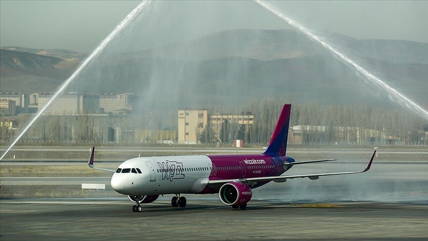 Düşük bütçeli hava yolu şirketi Wizz Air'in karında sert düşüş