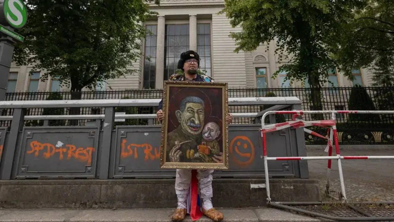 Putin’e muhalif Rus sanatçı Polonya’da öldürüldü