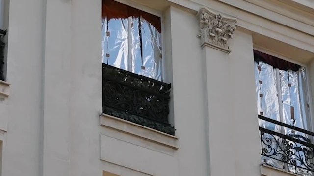 Paris’te sıcak dalgası şehri vurdu: Pencereler alüminyum folyoyla kaplandı