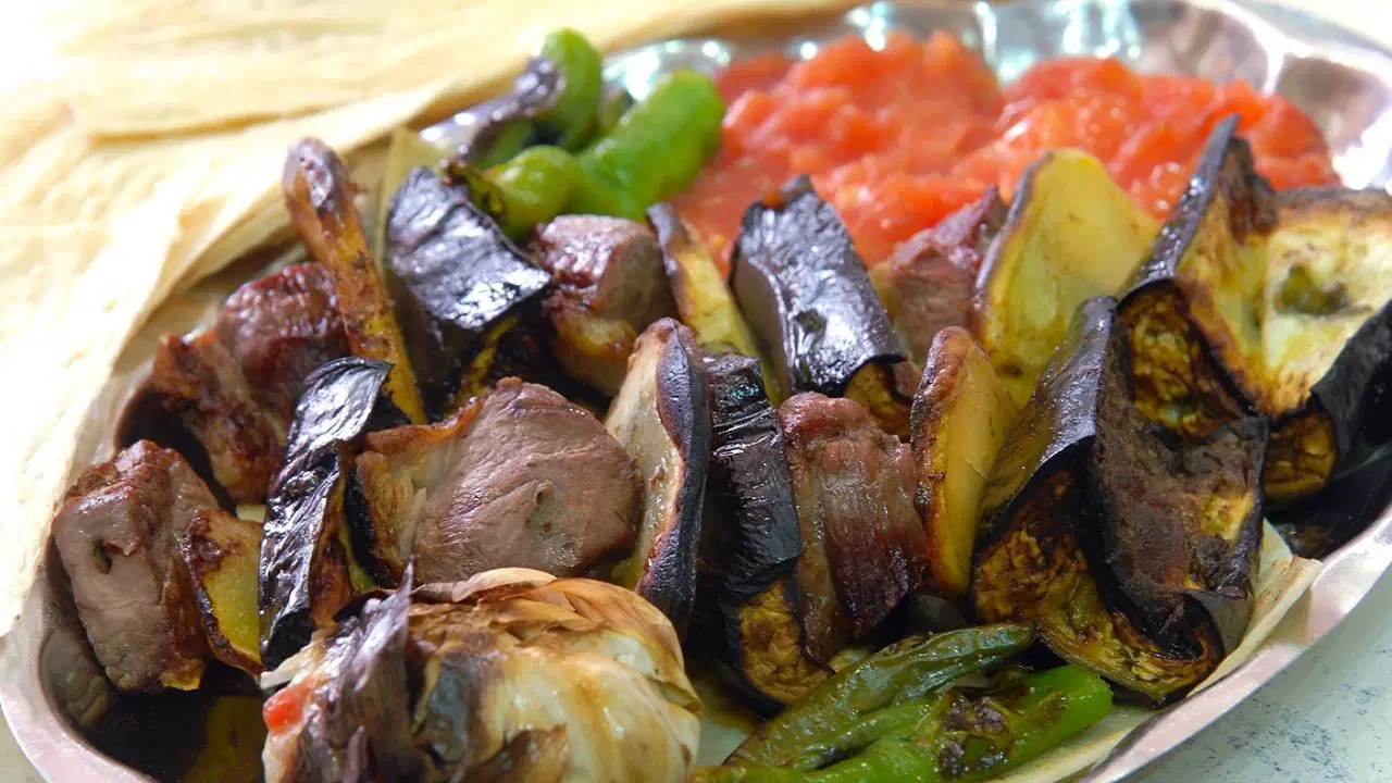 Anadolu mutfağının vazgeçilmezi: Tokat kebabı tarifi