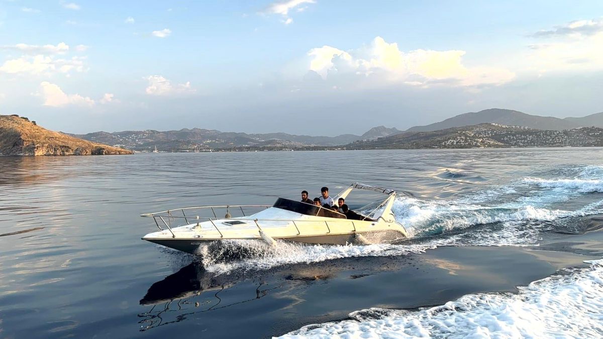 Bodrum açıklarında 18 düzensiz göçmen yakalandı: 2 gözaltı