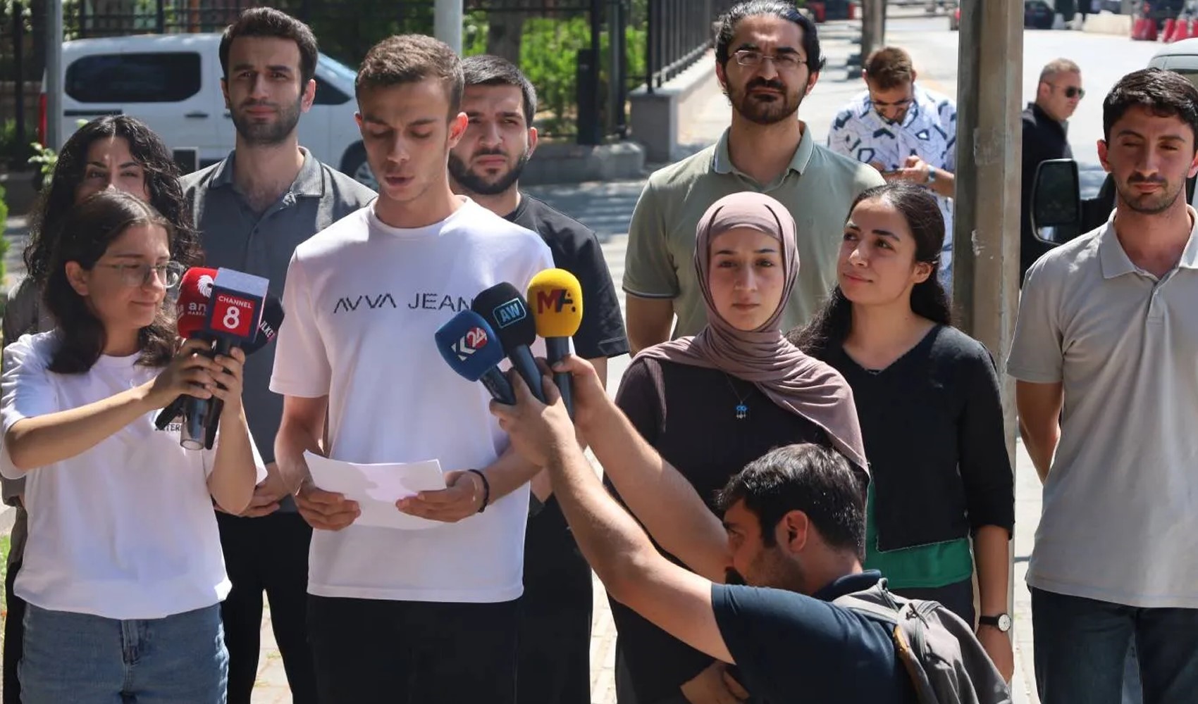 Teröristbaşı Öcalan ile görüşmek için Adalet Bakanlığı'na başvurdular