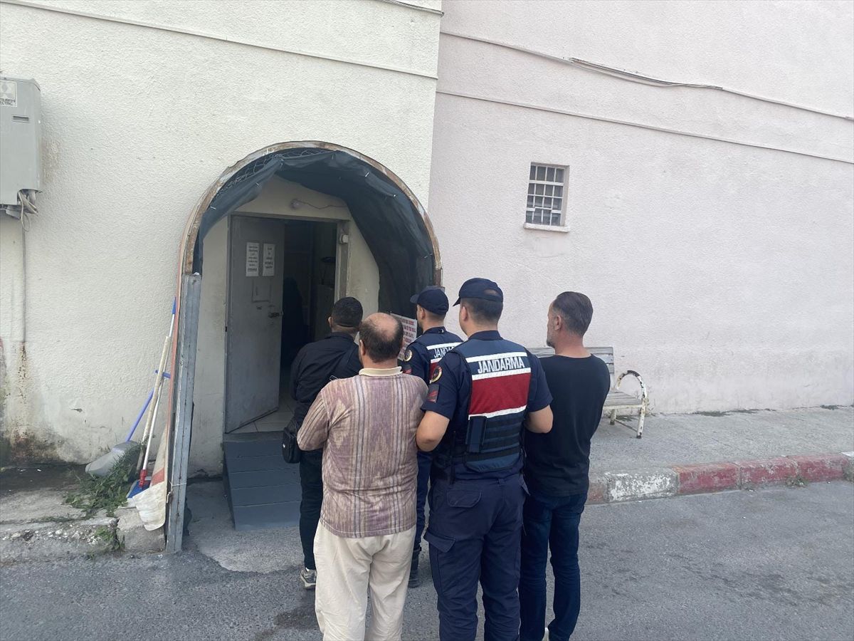 Mersin'de sahte noter vekaletiyle arsa satmaya çalışan 4 zanlı tutuklandı
