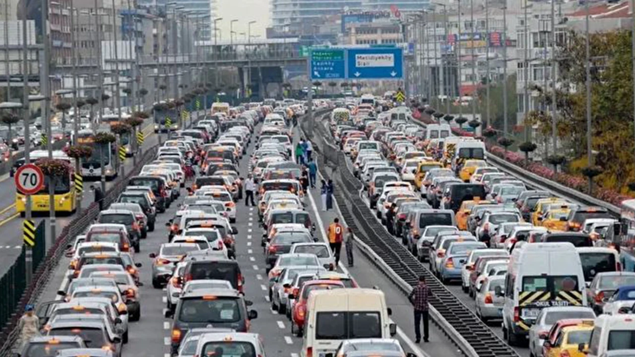 Trafikte her dakika servet kaybı! İl il rakamlar açıklandı! 1 dakikası bile 22 lira