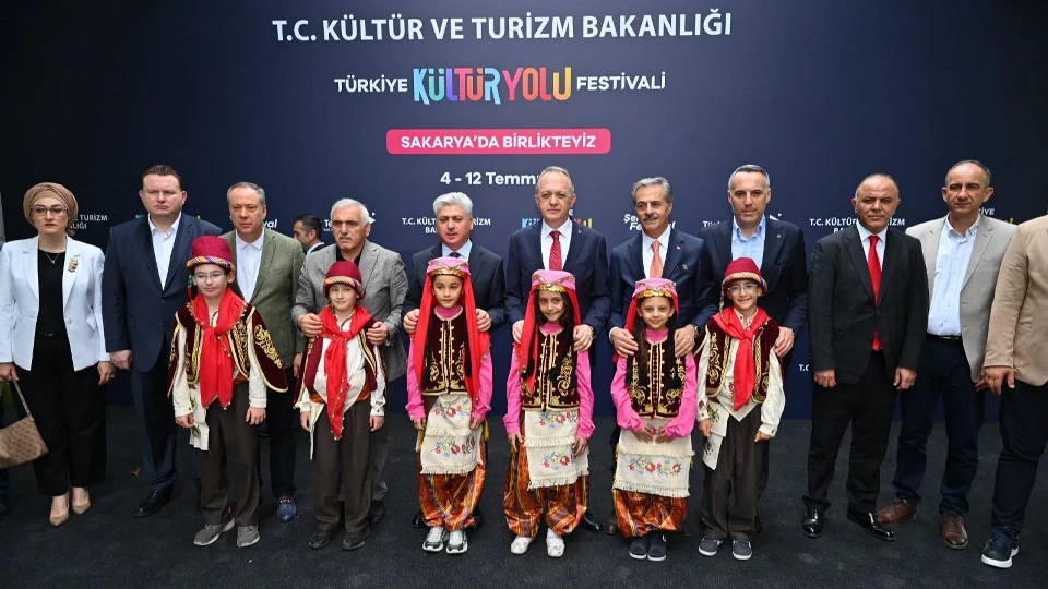 Sakarya'da tarihi buluşma: Türkiye Kültür Yolu Festivali yüzlerce etkinlikle başladı! | KÜLTÜR SANAT HABERLERİ