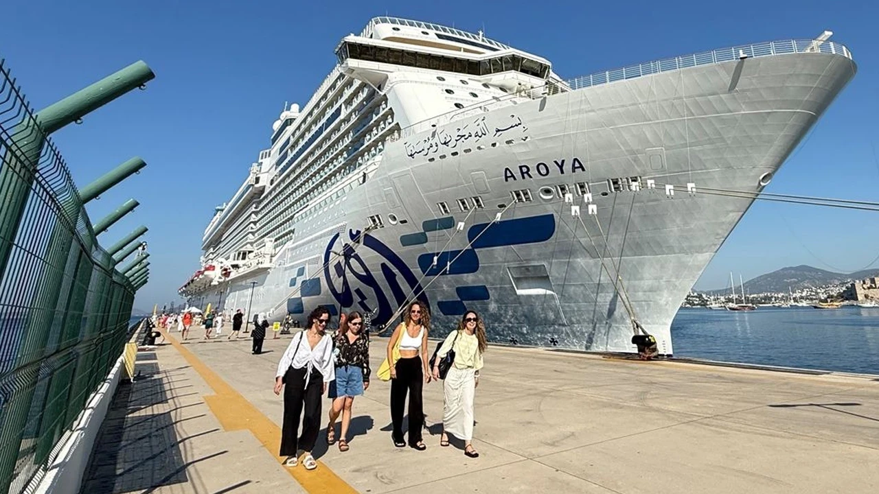 Marmaris'e 2 bin 540 turist gemiden indi