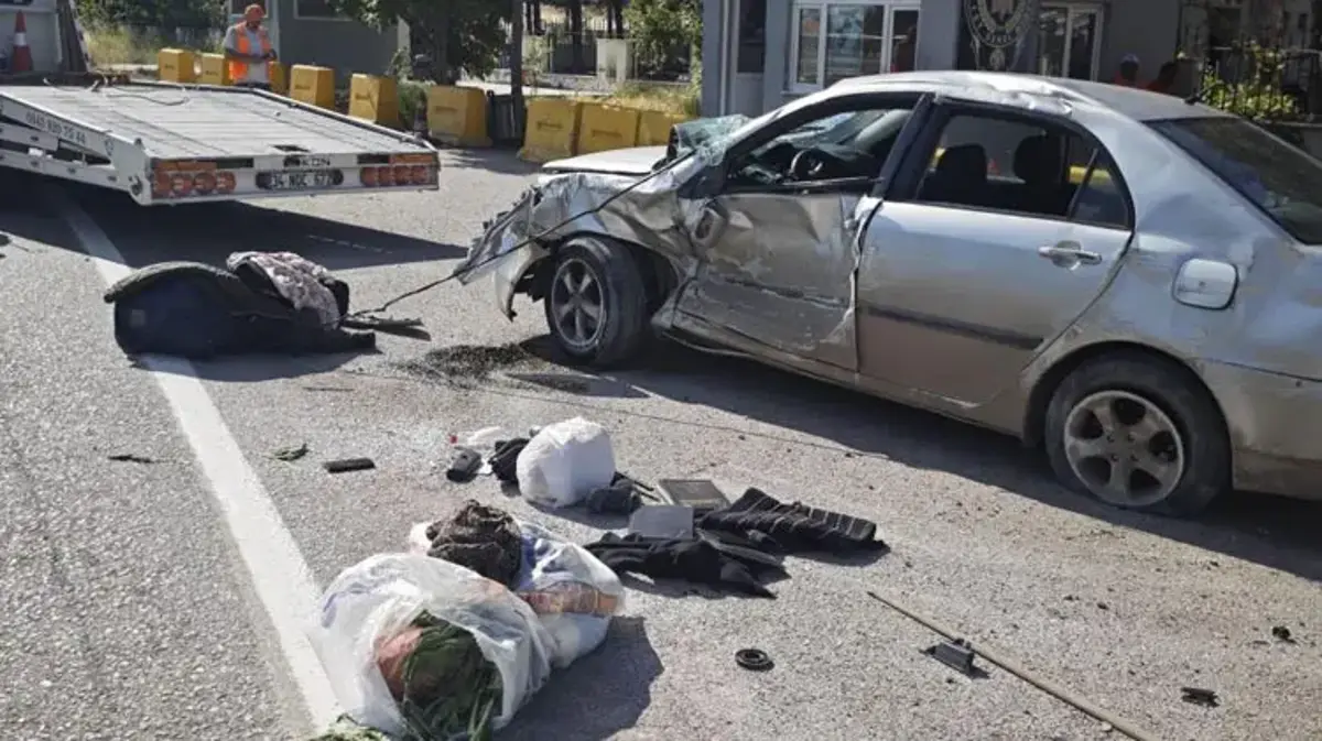 Otomobil takla attı 7 yaşındaki çocuk hayatını kaybetti