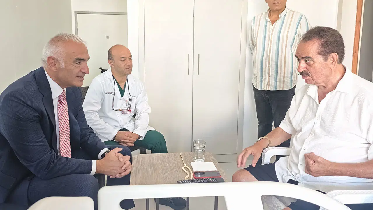 Bakan Mehmet Nuri Ersoy'dan hastanede tedavi gören İbrahim Tatlıses'e ziyaret