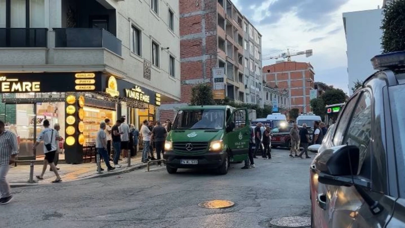 Güngören'de minibüsün çarptığı yaya can verdi