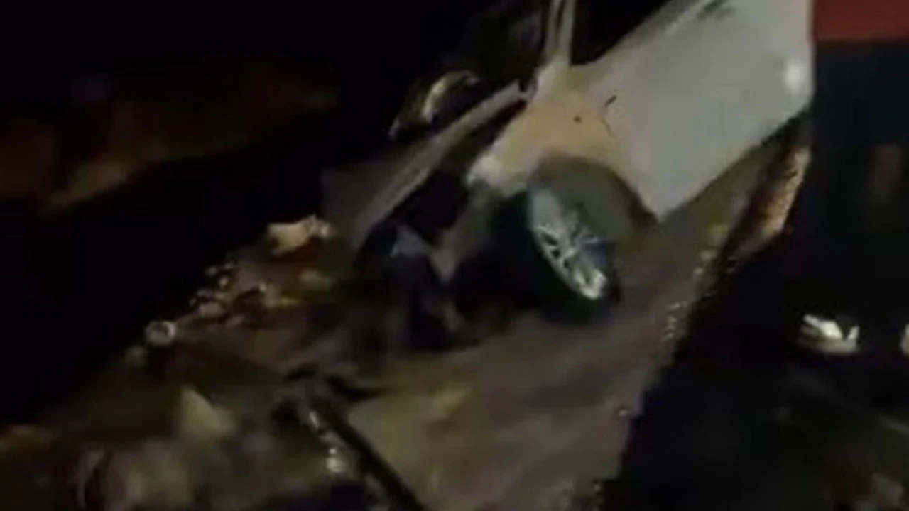Adıyaman'da iki otomobil çarpıştı: Kazada 4 kişi yaralandı