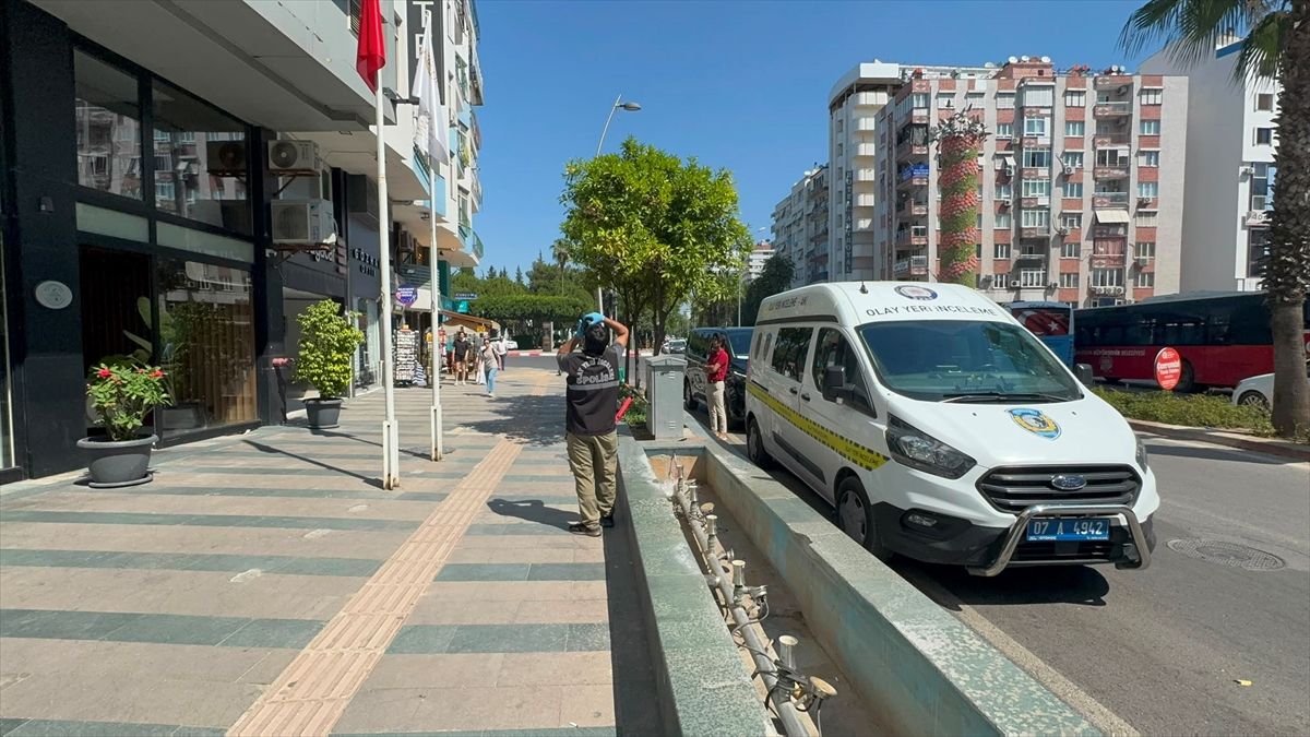 Antalya'da Yunan turist otel odasında ölü bulundu