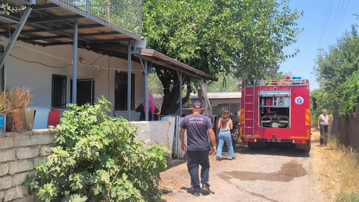 Antalya'da korku dolu anlar! Kendisini kilitleyip evi ateşe verdi