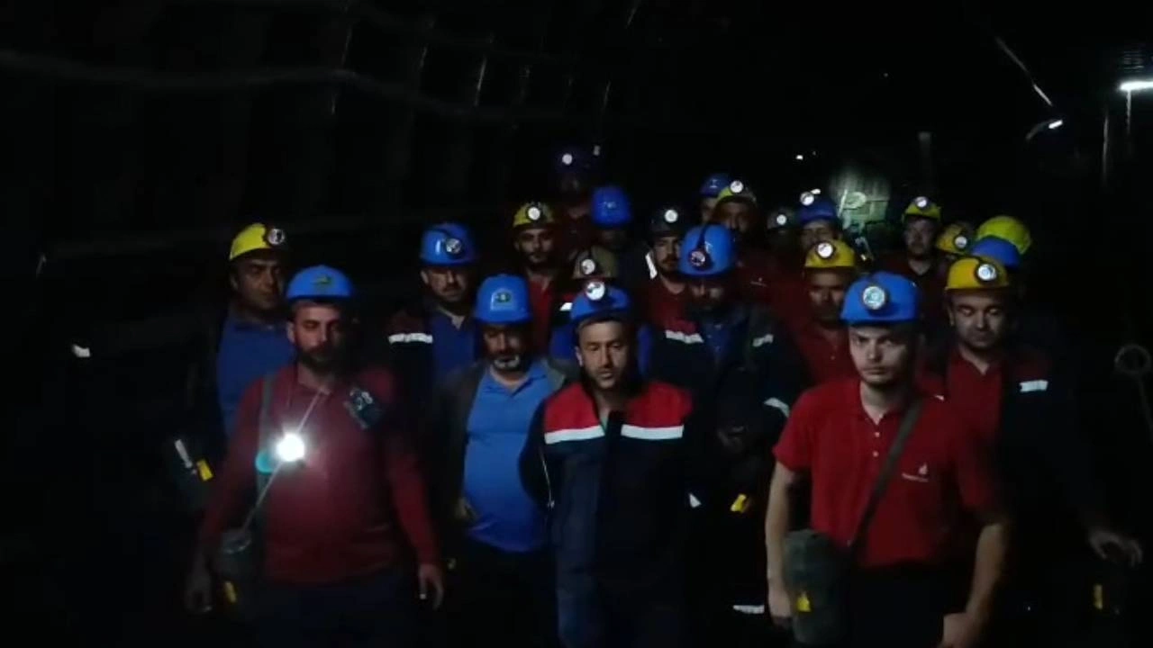 Son Dakika | Açlık grevindeki madenciler kendilerini yeraltına kapattı! "Nerede aç kaldıysak orada yok olalım"