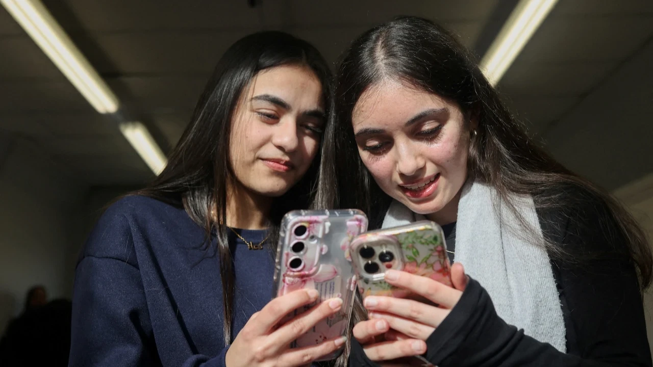 Bir ülke daha gençlere sosyal medyayı yasaklamayı tartışıyor