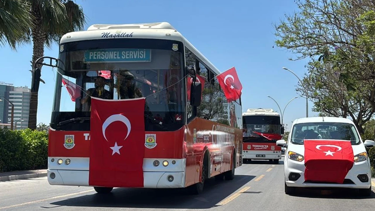Tarsus’ta Bizim Çocuklar için dev konvoy: Kent kırmızı-beyaza büründü