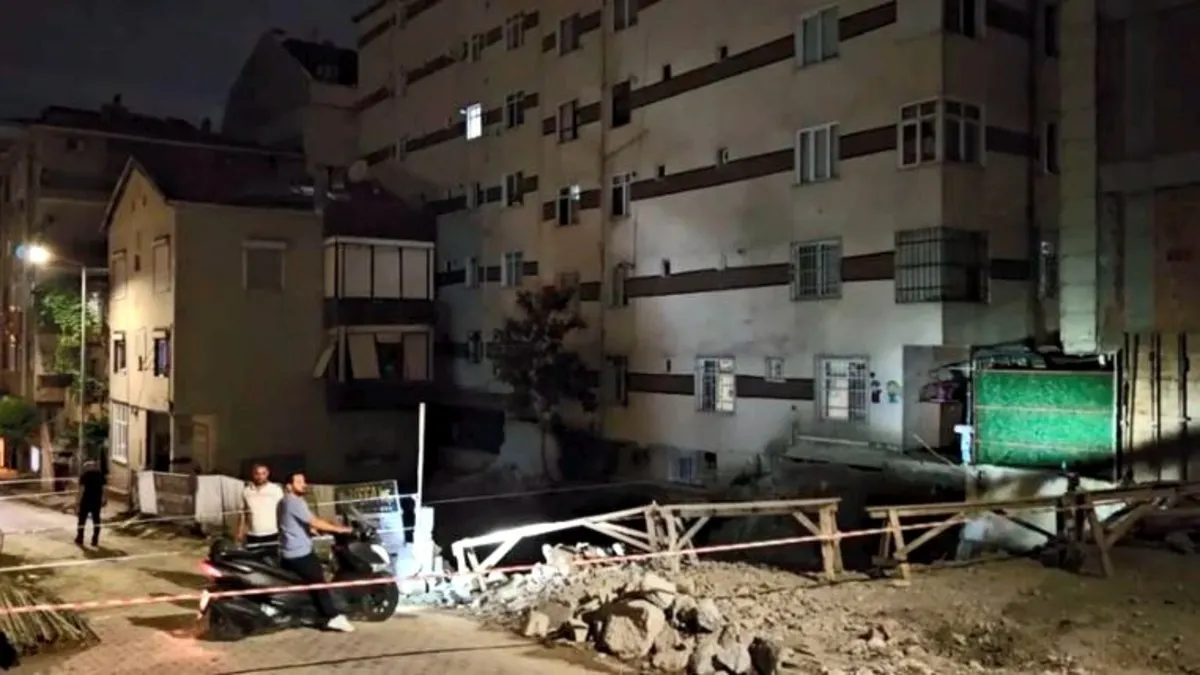 Kolonlarından ses gelen 6 katlı bina boşaltıldı