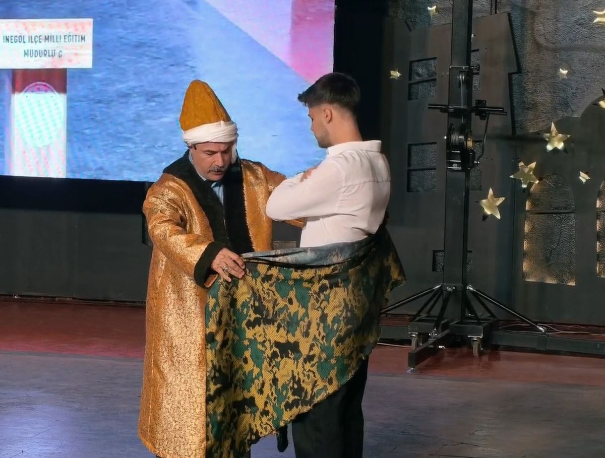 900 yıllık gelenekle mezun oldular