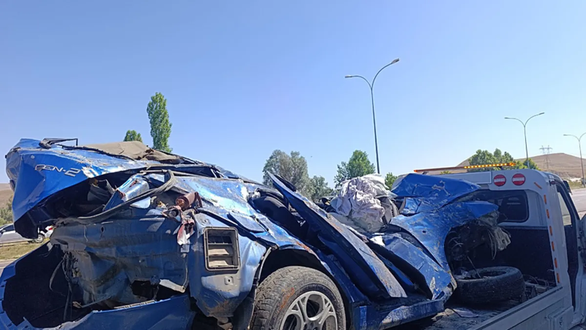 Afyon'daki feci kazada hayatlarını kaybetmişlerdi! Uzman çavuş, eşi ve 8 aylık bebekleri toprağa verildi