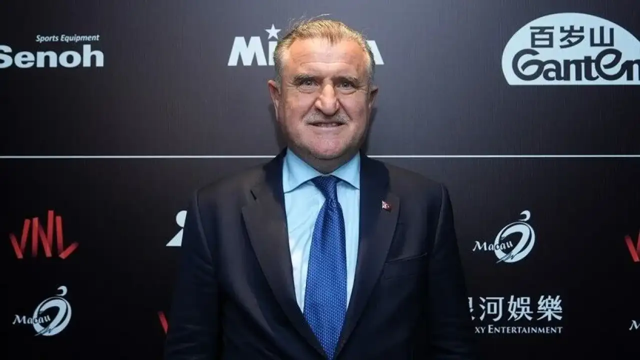 Bakan Bak, VNL şampiyonu Filenin Sultanları'nı tebrik etti