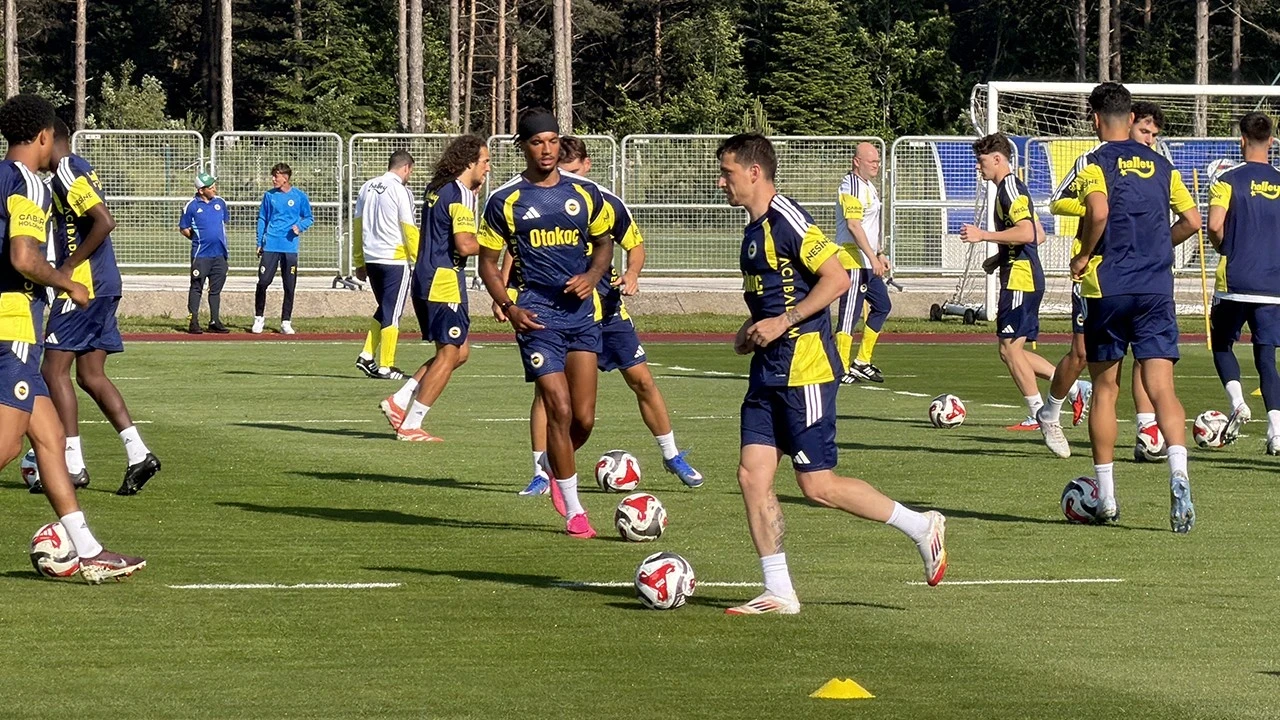 Fenerbahçe, Topuk Yaylası'ndaki ilk antrenmanını yaptı