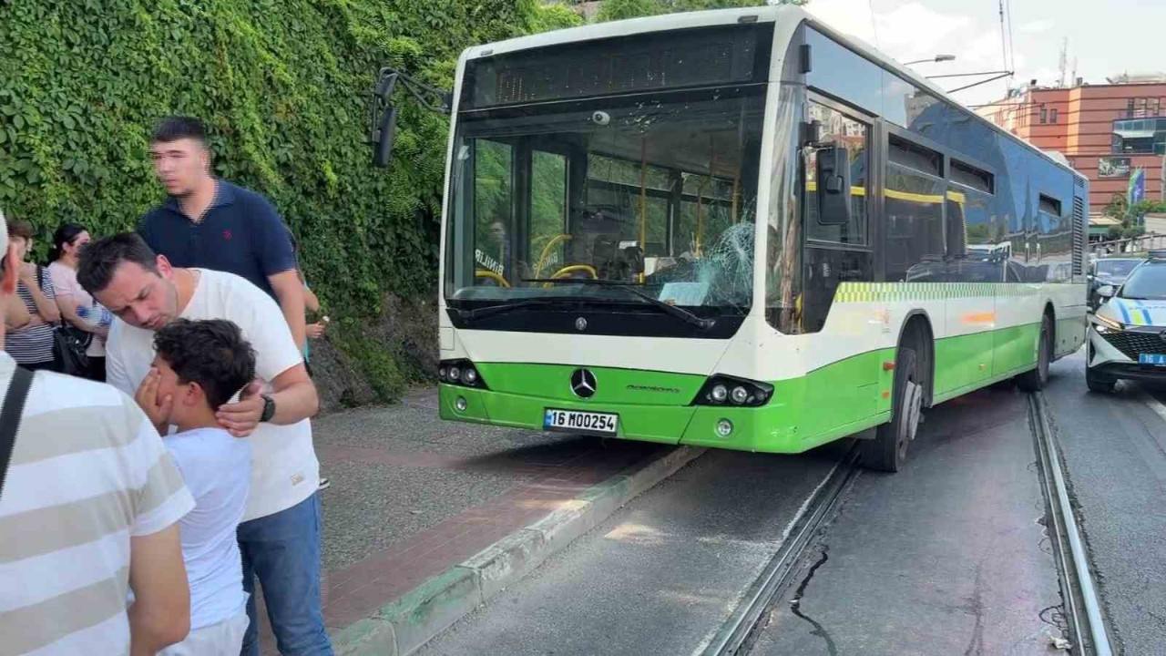 Bursa'da halk otobüsü anne ve bebeğine çarptı
