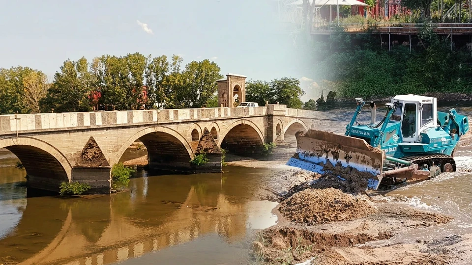 Edirne'de tarihi köprünün yanında kaydedildi: Nehrin içinden çıkanları gören turistler şaşkına döndü