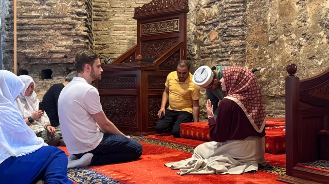 İspanyol Juan İznik Ayasofya Camii'nde kelime-i şehadet getirerek Müslüman oldu