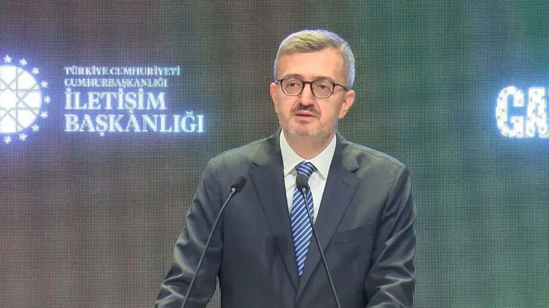 İletişim Başkanı Duran'dan '10'uncu yıl hatıra rozeti' paylaşımı
