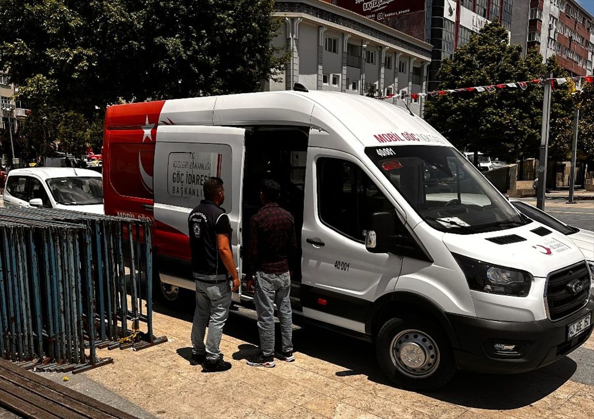 Kırşehir'de 12 düzensiz göçmen yakalandı