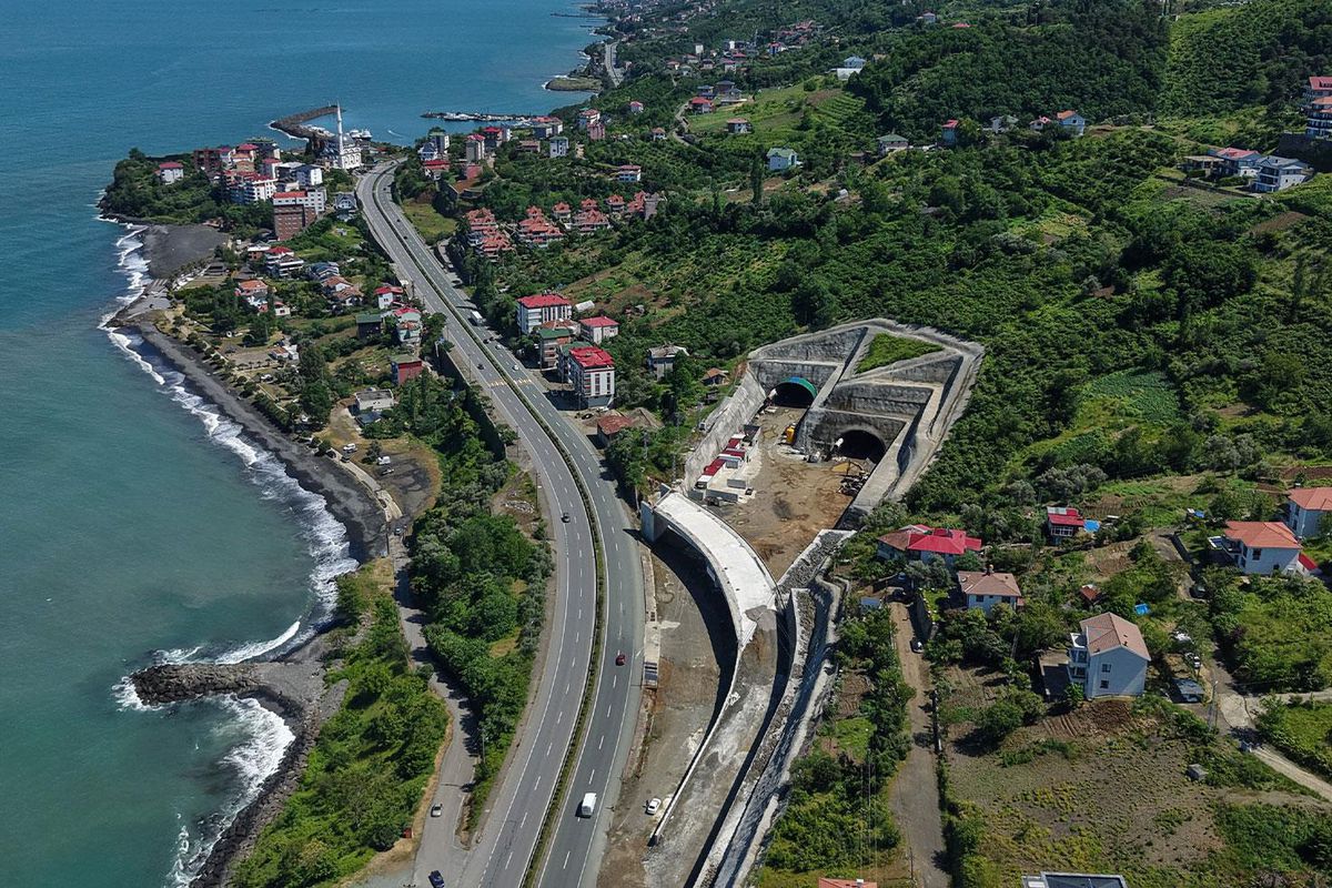 Trabzon'un 30 yıllık hayali olan Güney Çevre Yolu Projesi'nde çalışmalar sürüyor