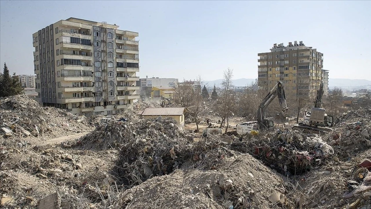 Ebrar Sitesi K Blok davası, Adli Tıp raporu gelmediği için yine ertelendi