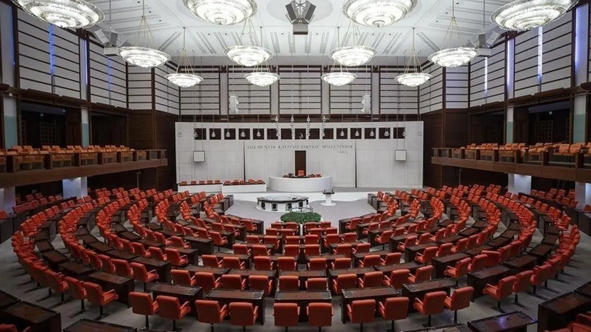 TBMM'de sandalye dağılımı değişti