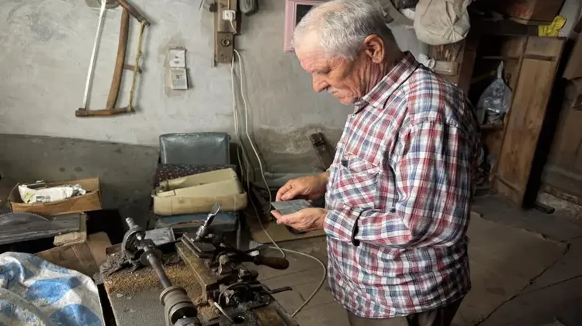 Türkiye'de sadece iki kişi kaldı! Haftada 100 adet üretiyor, 500 TL'ye satılıyor