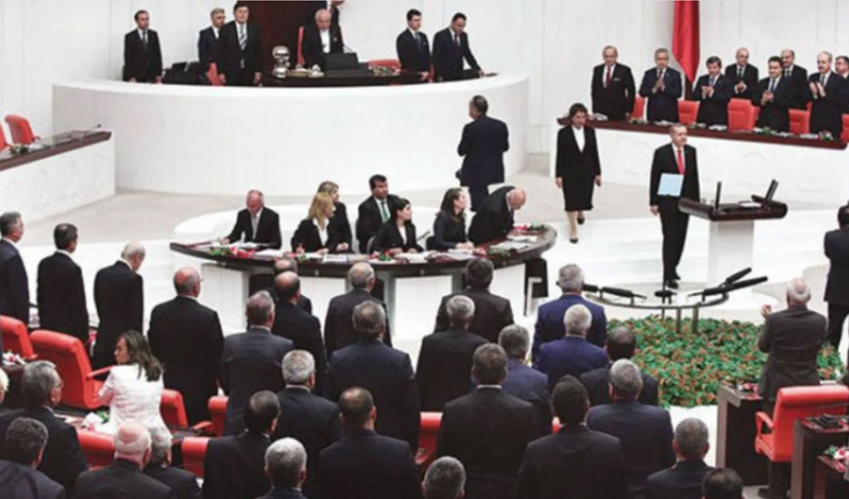 Kılıçdaroğlu'nun 'Erdoğan karşısında ayağa kalkmazdık' ifadesine eski milletvekilinden yalanlama: En önde karşılamış