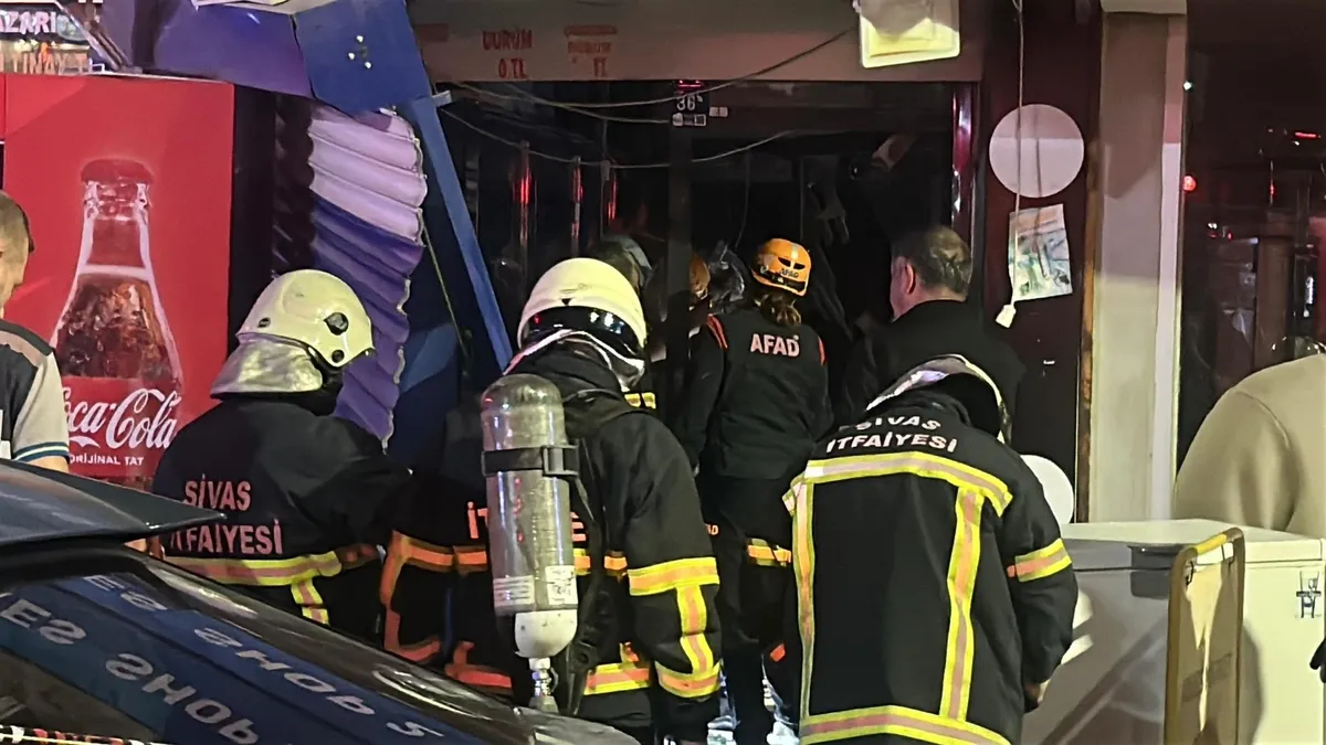 Klima gazı sıkışma sonucu patladı! İşyerinde hasar oluştu