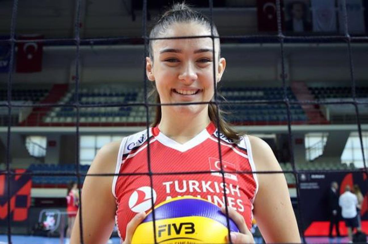 Zehra Güneş neden yok, Zehra Güneş nerede, Zehra Güneş voleybol kadın milli takım kadrosuna çağrılmadı mı?