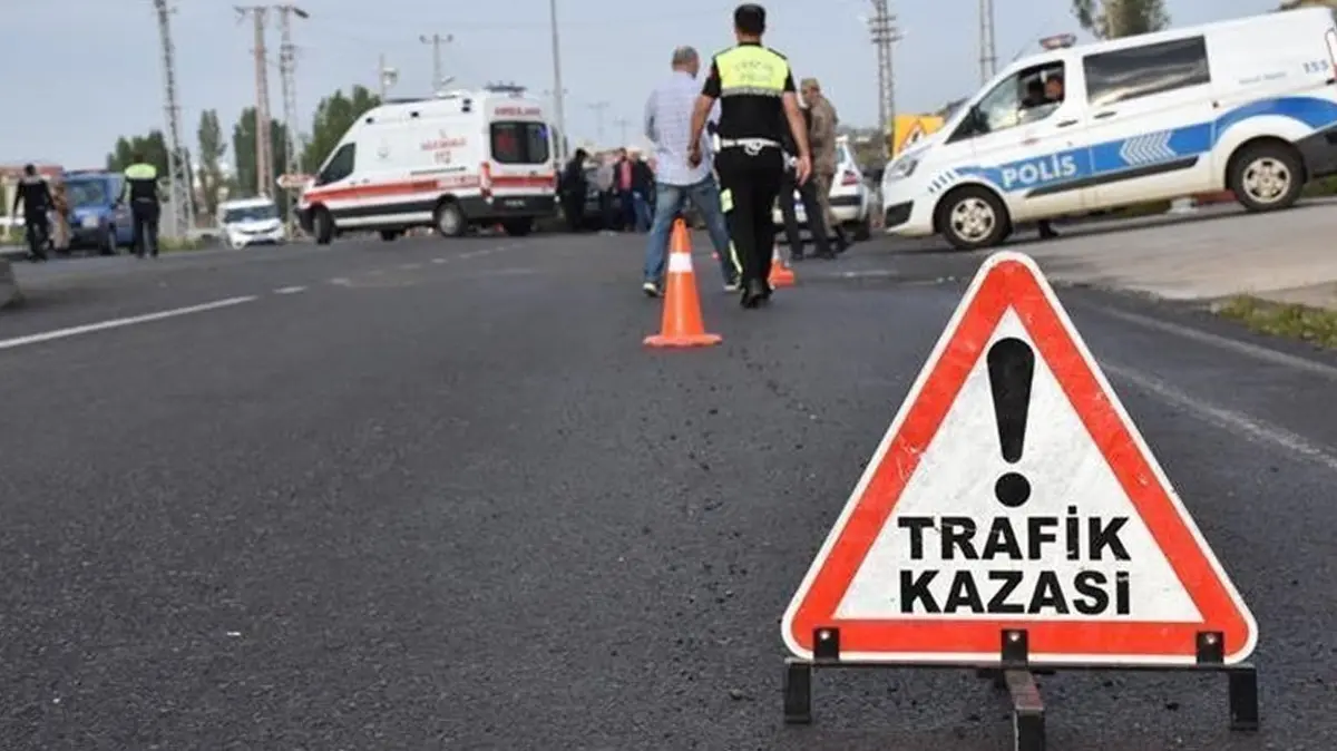 Tarım işçilerini taşıyan midibüs devrildi: 22 kişi yaralı