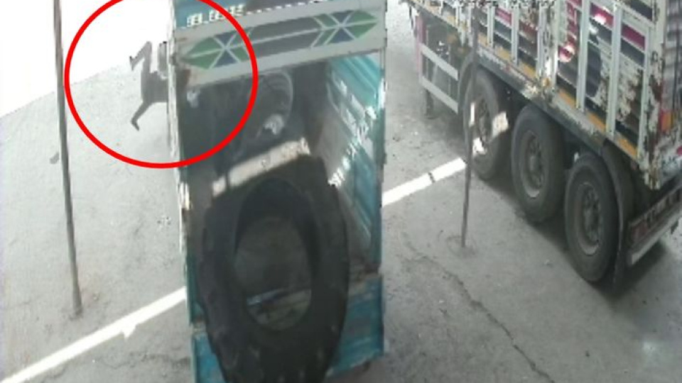 Siirt'te şişirilmek istenen traktör lastiğinin patlaması sonucu 2 kişi yaralandı