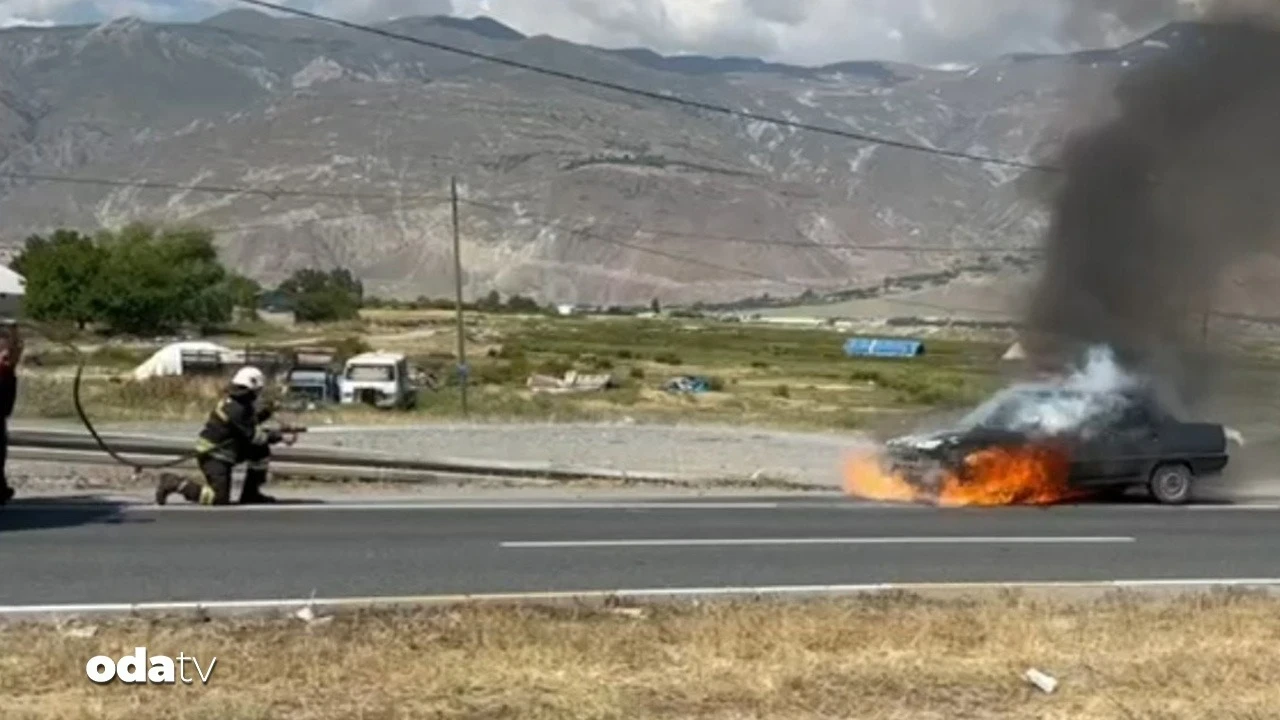 Yanan otomobile ilginç müdahale