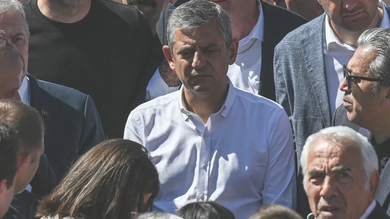 CHP'de Özgür Özel'in grup başkanlığı bitiyor! Mehmet Faraç, yerine geçecek ismi duyurdu