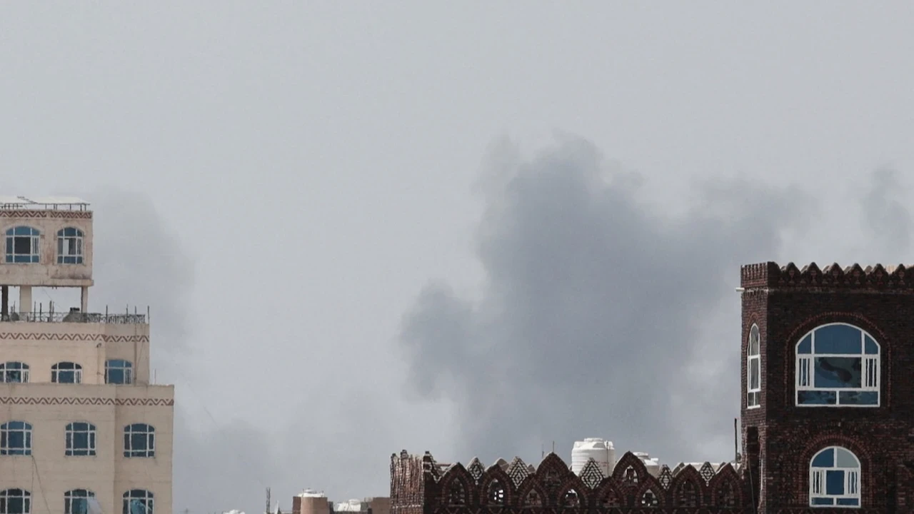 Yemen karıştı: Havalimanı pistine saldırı düzenlendi