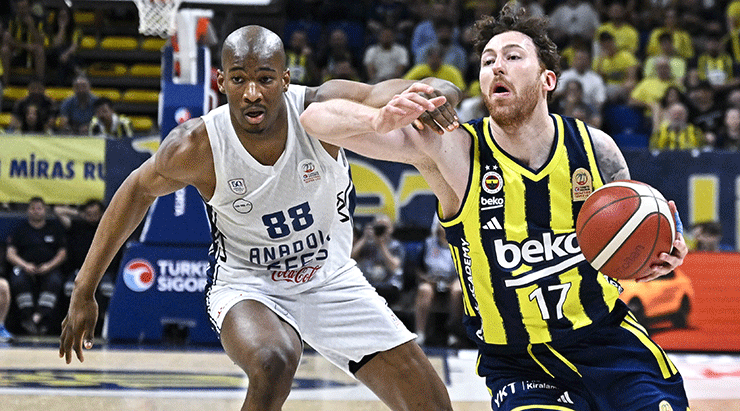 Fenerbahçe yarı final serisinde Anadolu Efes'i mağlup etti, seride durumu 2-0'a getirdi
