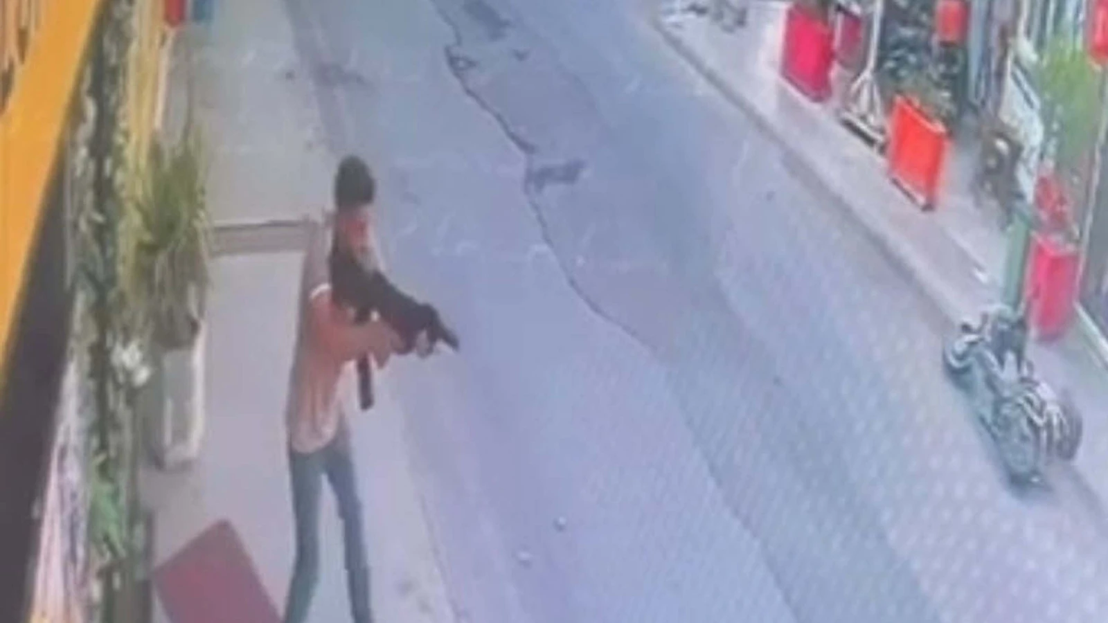 Bodrum'da dehşet anbean kamerada... Pompalı tüfekle ateş açtı!