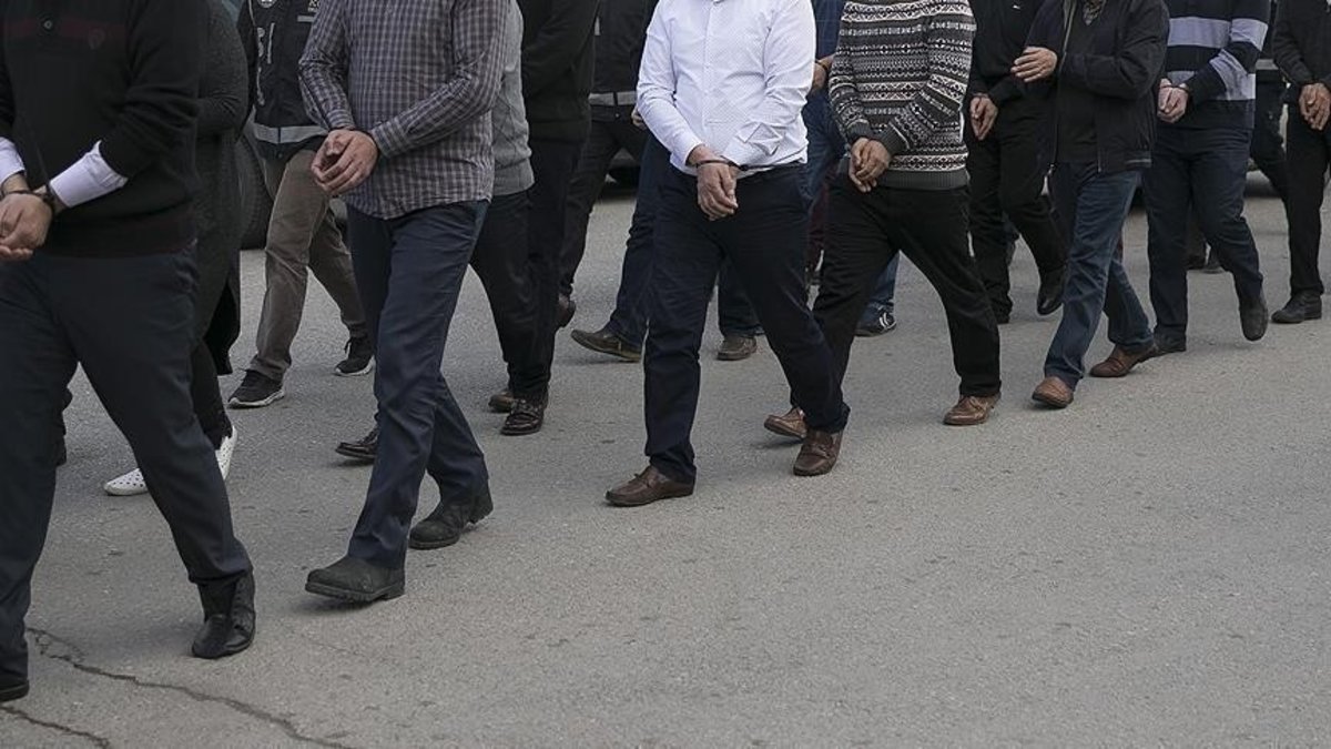 SON DAKİKA: İzmir merkezli 12 ilde dev FETÖ operasyonu! 80 şüpheli yakalandı