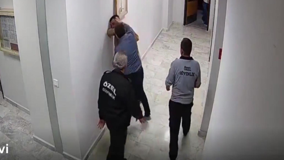 Personelini darbeden hastane müdürü açığa alındı