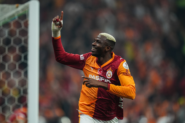 Victor Osimhen'den ayrılık iddialarına yanıt!