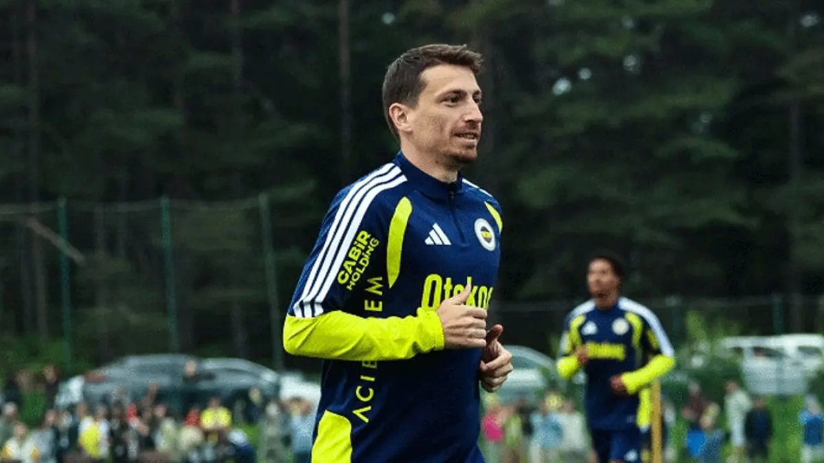 Fenerbahçe, Mert Hakan Yandaş'ın sözleşmesini 1 yıllığına uzattı
