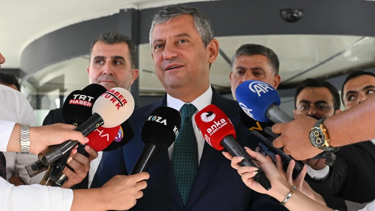 Özgür Özel, tüm gün Meclis'te yeni parti mesaisi yaptı