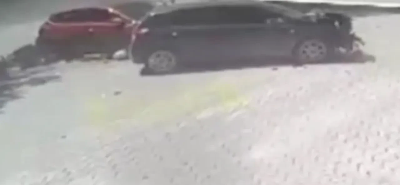 Taksinin anne ile kızına çarptığı kazanın görüntüsü ortaya çıktı