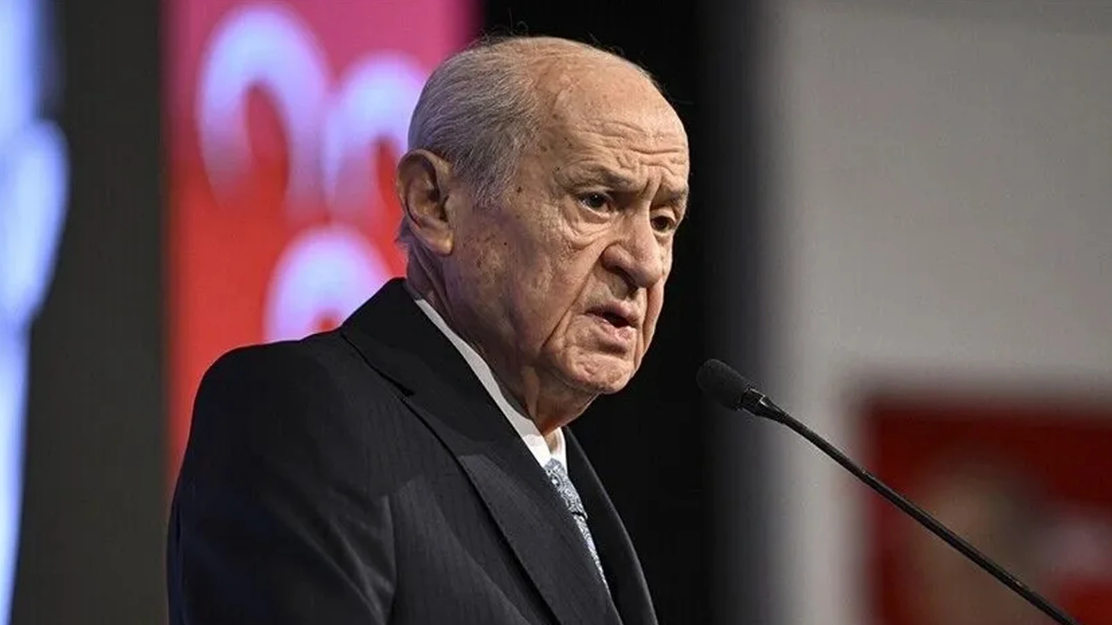 MHP Lideri Bahçeli, A Milli Kadın Voleybol Takımı'nı tebrik etti